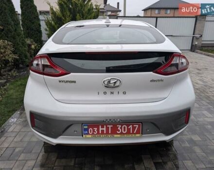 Белый Хендай Ioniq, объемом двигателя 0 л и пробегом 138 тыс. км за 12800 $, фото 6 на Automoto.ua