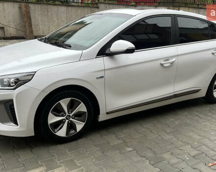 Белый Хендай Ioniq, объемом двигателя 0 л и пробегом 158 тыс. км за 13200 $, фото 4 на Automoto.ua