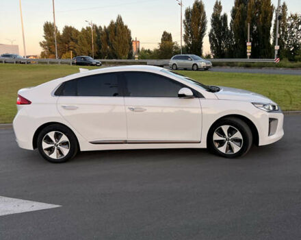 Белый Хендай Ioniq, объемом двигателя 0 л и пробегом 97 тыс. км за 12900 $, фото 7 на Automoto.ua