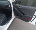 Белый Хендай Ioniq, объемом двигателя 0 л и пробегом 106 тыс. км за 13599 $, фото 7 на Automoto.ua