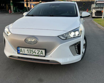 Белый Хендай Ioniq, объемом двигателя 0 л и пробегом 97 тыс. км за 12900 $, фото 2 на Automoto.ua