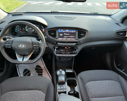 Белый Хендай Ioniq, объемом двигателя 0 л и пробегом 97 тыс. км за 12900 $, фото 24 на Automoto.ua