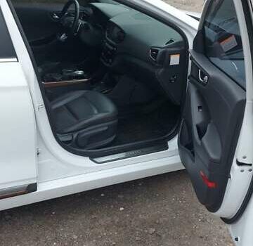 Хендай Ioniq 2016 у Хмельницькому на Automoto.ua Білий Хендай Ioniq, об'ємом двигуна 0 л та пробігом 230 тис. км за 12800 $, фото 15 на Automoto.ua