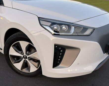 Белый Хендай Ioniq, объемом двигателя 0 л и пробегом 97 тыс. км за 12900 $, фото 4 на Automoto.ua
