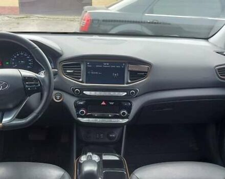 Хендай Ioniq 2016 у Хмельницькому на Automoto.ua Білий Хендай Ioniq, об'ємом двигуна 0 л та пробігом 230 тис. км за 12800 $, фото 4 на Automoto.ua