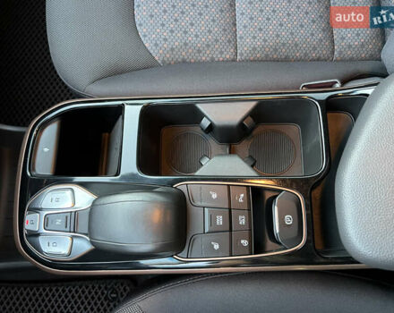 Белый Хендай Ioniq, объемом двигателя 0 л и пробегом 97 тыс. км за 12900 $, фото 28 на Automoto.ua