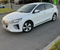 Белый Хендай Ioniq, объемом двигателя 0 л и пробегом 97 тыс. км за 12900 $, фото 1 на Automoto.ua