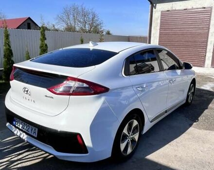 Білий Хендай Ioniq, об'ємом двигуна 0 л та пробігом 110 тис. км за 12200 $, фото 4 на Automoto.ua