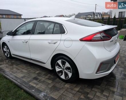 Белый Хендай Ioniq, объемом двигателя 0 л и пробегом 138 тыс. км за 12800 $, фото 2 на Automoto.ua