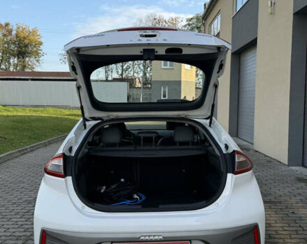 Белый Хендай Ioniq, объемом двигателя 0 л и пробегом 115 тыс. км за 12000 $, фото 6 на Automoto.ua