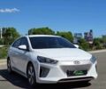 Белый Хендай Ioniq, объемом двигателя 0 л и пробегом 63 тыс. км за 13650 $, фото 1 на Automoto.ua