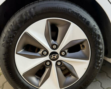 Белый Хендай Ioniq, объемом двигателя 0 л и пробегом 115 тыс. км за 12000 $, фото 14 на Automoto.ua