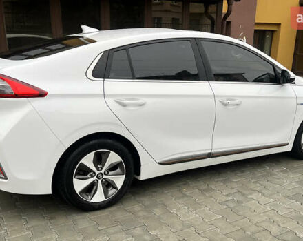 Белый Хендай Ioniq, объемом двигателя 0 л и пробегом 158 тыс. км за 13200 $, фото 9 на Automoto.ua