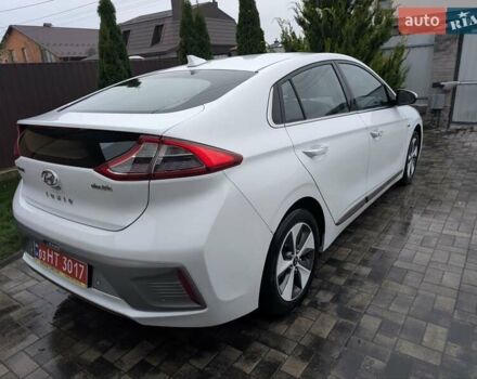 Белый Хендай Ioniq, объемом двигателя 0 л и пробегом 138 тыс. км за 12800 $, фото 4 на Automoto.ua