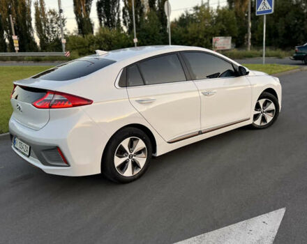 Белый Хендай Ioniq, объемом двигателя 0 л и пробегом 97 тыс. км за 12900 $, фото 6 на Automoto.ua