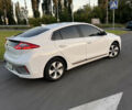 Белый Хендай Ioniq, объемом двигателя 0 л и пробегом 97 тыс. км за 12900 $, фото 6 на Automoto.ua