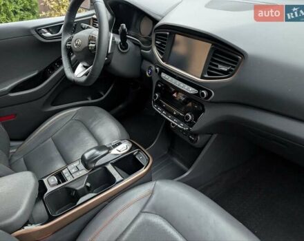 Белый Хендай Ioniq, объемом двигателя 0 л и пробегом 138 тыс. км за 12800 $, фото 17 на Automoto.ua