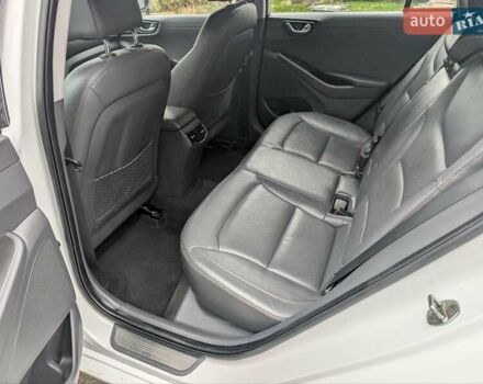 Белый Хендай Ioniq, объемом двигателя 0 л и пробегом 138 тыс. км за 12800 $, фото 14 на Automoto.ua