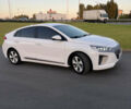 Белый Хендай Ioniq, объемом двигателя 0 л и пробегом 97 тыс. км за 12900 $, фото 16 на Automoto.ua