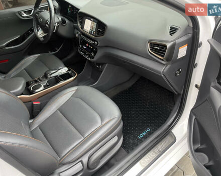Белый Хендай Ioniq, объемом двигателя 0 л и пробегом 158 тыс. км за 13200 $, фото 23 на Automoto.ua