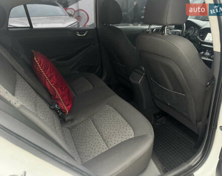 Белый Хендай Ioniq, объемом двигателя 0 л и пробегом 118 тыс. км за 10750 $, фото 8 на Automoto.ua