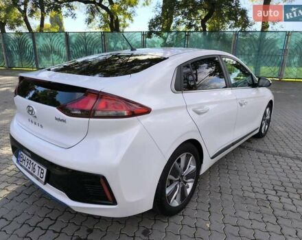 Хендай Ioniq 2017 в Одессе на Automoto.ua Белый Хендай Ioniq, объемом двигателя 1.6 л и пробегом 92 тыс. км за 12888 $, фото 10 на Automoto.ua