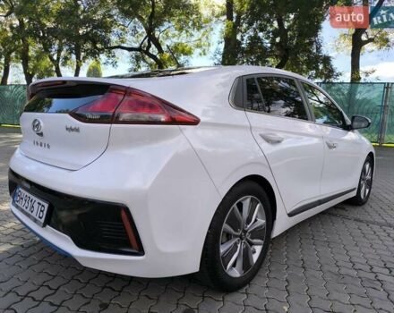 Хендай Ioniq 2017 в Одессе на Automoto.ua Белый Хендай Ioniq, объемом двигателя 1.6 л и пробегом 92 тыс. км за 12888 $, фото 6 на Automoto.ua