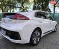 Хендай Ioniq 2017 в Одессе на Automoto.ua Белый Хендай Ioniq, объемом двигателя 1.6 л и пробегом 92 тыс. км за 12888 $, фото 6 на Automoto.ua
