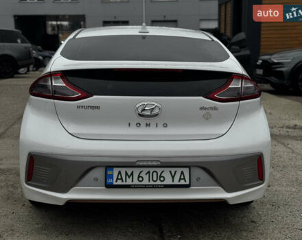Белый Хендай Ioniq, объемом двигателя 0 л и пробегом 118 тыс. км за 10750 $, фото 3 на Automoto.ua
