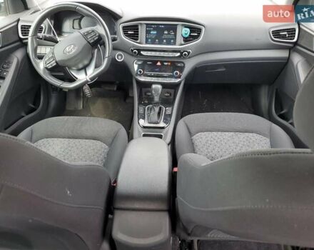 Белый Хендай Ioniq, объемом двигателя 1.58 л и пробегом 150 тыс. км за 3000 $, фото 7 на Automoto.ua