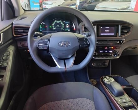 Білий Хендай Ioniq, об'ємом двигуна 0 л та пробігом 6 тис. км за 13500 $, фото 11 на Automoto.ua