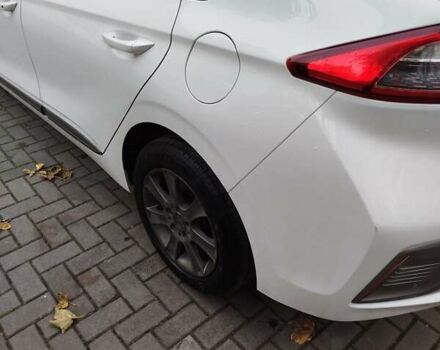 Білий Хендай Ioniq, об'ємом двигуна 0 л та пробігом 141 тис. км за 12000 $, фото 3 на Automoto.ua