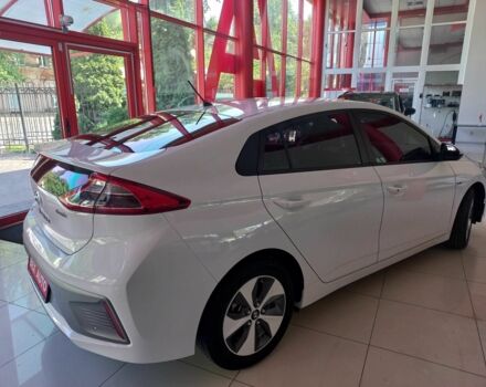 Білий Хендай Ioniq, об'ємом двигуна 0 л та пробігом 6 тис. км за 13500 $, фото 4 на Automoto.ua