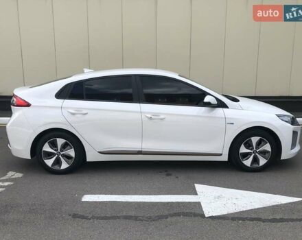 Белый Хендай Ioniq, объемом двигателя 0 л и пробегом 94 тыс. км за 18999 $, фото 29 на Automoto.ua