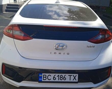 Белый Хендай Ioniq, объемом двигателя 1.58 л и пробегом 305 тыс. км за 12500 $, фото 1 на Automoto.ua