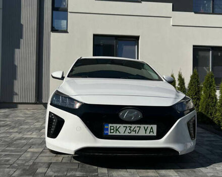 Белый Хендай Ioniq, объемом двигателя 0 л и пробегом 150 тыс. км за 11900 $, фото 22 на Automoto.ua
