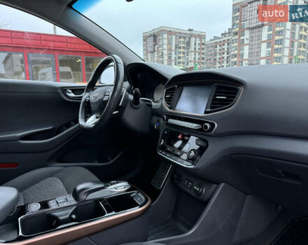 Білий Хендай Ioniq, об'ємом двигуна 0 л та пробігом 102 тис. км за 12200 $, фото 13 на Automoto.ua