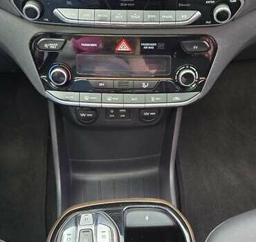 Хендай Ioniq 2017 в Кривом Роге на Automoto.ua Белый Хендай Ioniq, объемом двигателя 0 л и пробегом 69 тыс. км за 15900 $, фото 16 на Automoto.ua