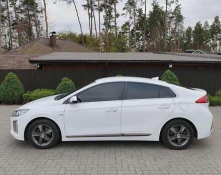 Белый Хендай Ioniq, объемом двигателя 0 л и пробегом 142 тыс. км за 13300 $, фото 3 на Automoto.ua