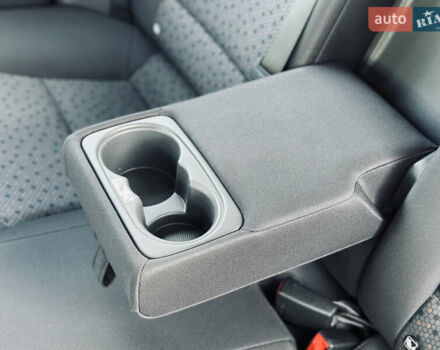 Белый Хендай Ioniq, объемом двигателя 0 л и пробегом 186 тыс. км за 12500 $, фото 22 на Automoto.ua