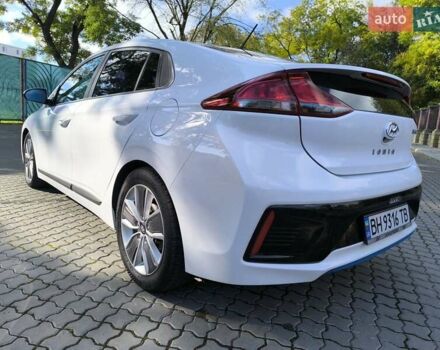 Хендай Ioniq 2017 в Одессе на Automoto.ua Белый Хендай Ioniq, объемом двигателя 1.6 л и пробегом 92 тыс. км за 12888 $, фото 42 на Automoto.ua