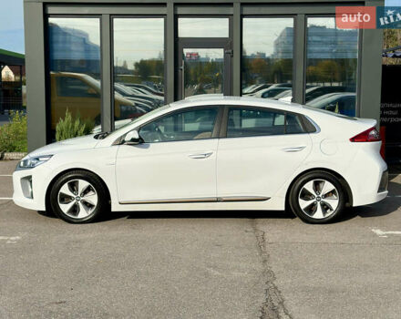 Белый Хендай Ioniq, объемом двигателя 0 л и пробегом 186 тыс. км за 12500 $, фото 2 на Automoto.ua