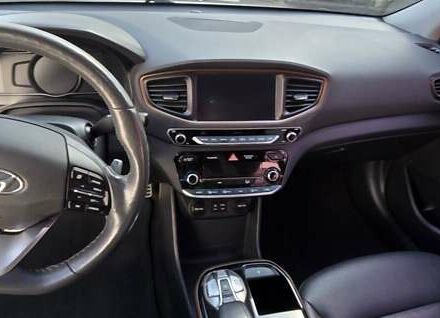 Хендай Ioniq 2017 в Кривом Роге на Automoto.ua Белый Хендай Ioniq, объемом двигателя 0 л и пробегом 69 тыс. км за 15900 $, фото 23 на Automoto.ua