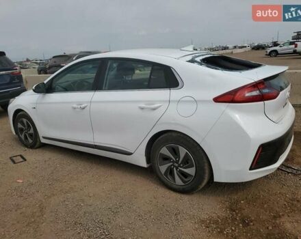 Белый Хендай Ioniq, объемом двигателя 1.58 л и пробегом 150 тыс. км за 3000 $, фото 1 на Automoto.ua