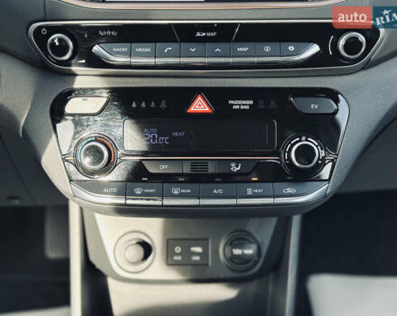 Белый Хендай Ioniq, объемом двигателя 0 л и пробегом 186 тыс. км за 12500 $, фото 43 на Automoto.ua