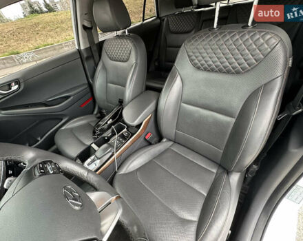 Белый Хендай Ioniq, объемом двигателя 0 л и пробегом 165 тыс. км за 12000 $, фото 15 на Automoto.ua