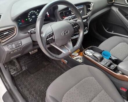 Білий Хендай Ioniq, об'ємом двигуна 0 л та пробігом 141 тис. км за 12000 $, фото 7 на Automoto.ua