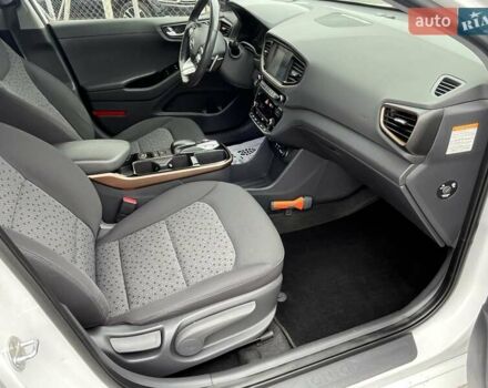 Білий Хендай Ioniq, об'ємом двигуна 0 л та пробігом 96 тис. км за 12599 $, фото 14 на Automoto.ua