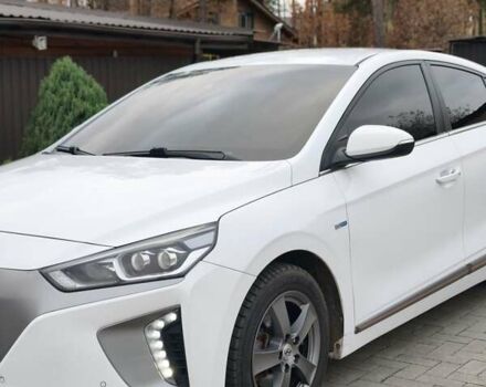 Белый Хендай Ioniq, объемом двигателя 0 л и пробегом 142 тыс. км за 13300 $, фото 13 на Automoto.ua