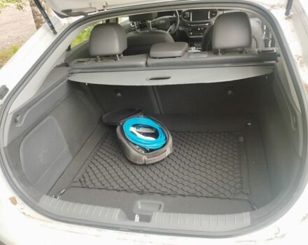 Белый Хендай Ioniq, объемом двигателя 0 л и пробегом 120 тыс. км за 9000 $, фото 3 на Automoto.ua